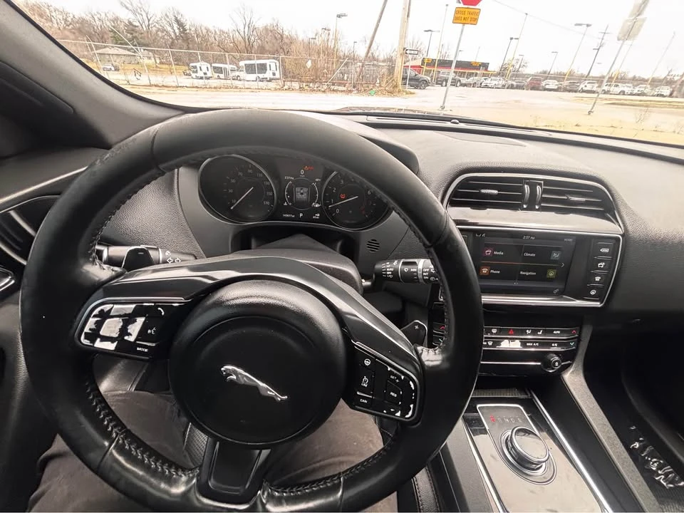 2017 Jaguar F-Pace - Image 9 of 14