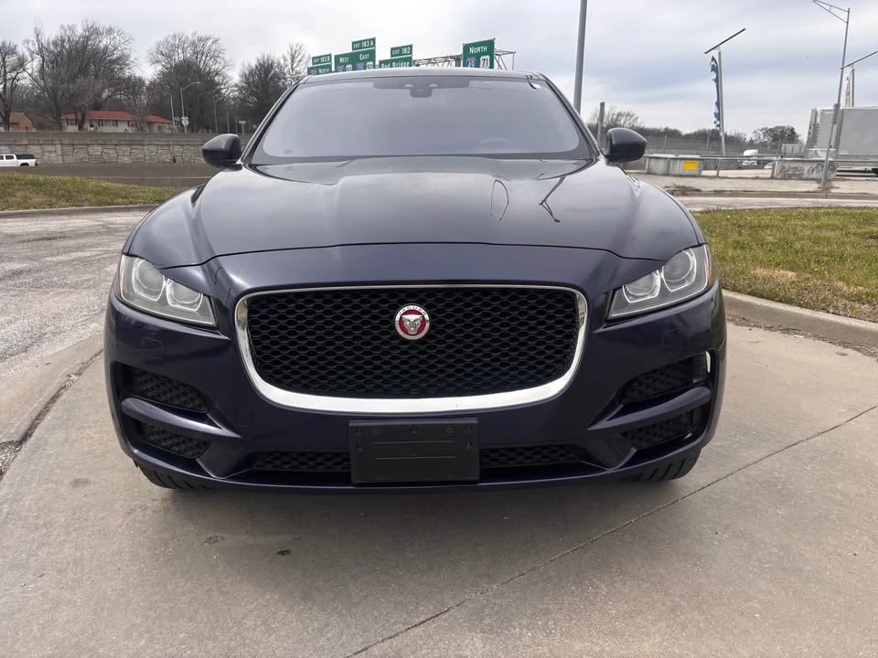 2017 Jaguar F-Pace - Image 2 of 14