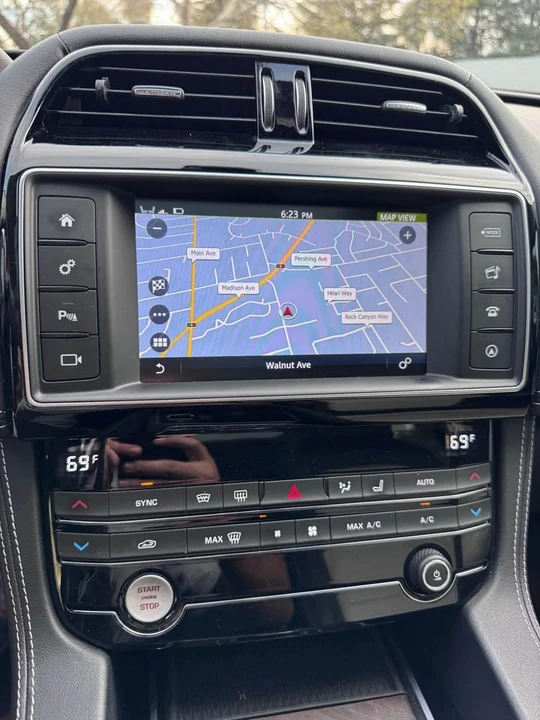 2017 Jaguar F-Pace - Image 18 of 20