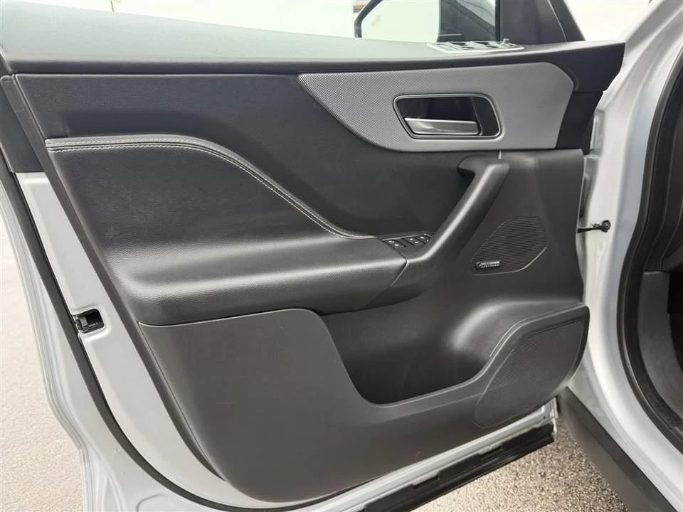 2017 Jaguar F-Pace - Image 16 of 20