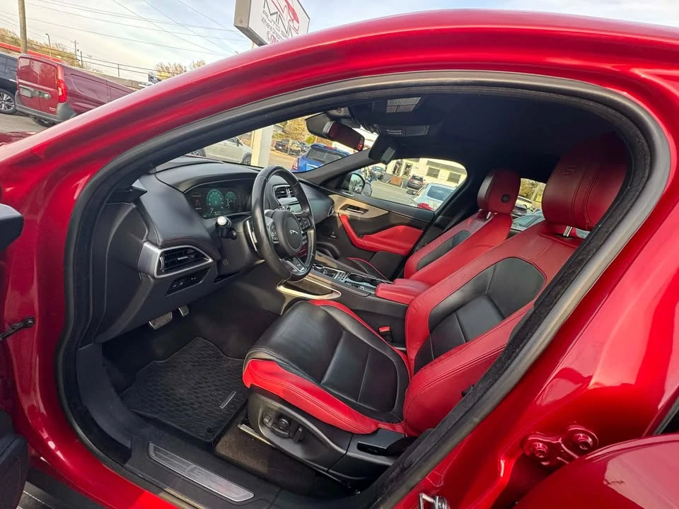 2017 Jaguar F-Pace - Image 8 of 14