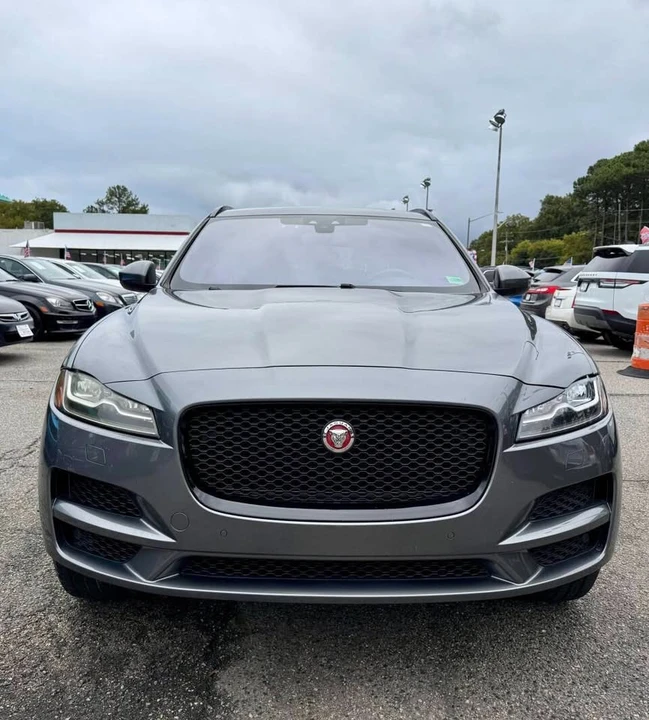 2017 Jaguar F-Pace - Image 3 of 19