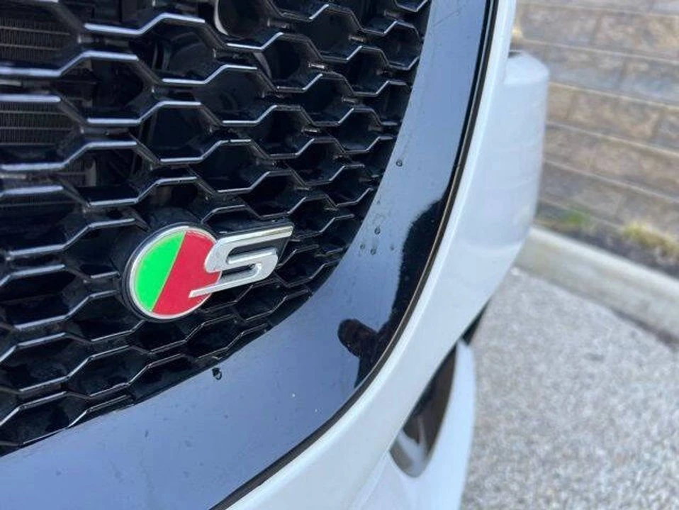 2017 Jaguar F-Pace - Image 10 of 20