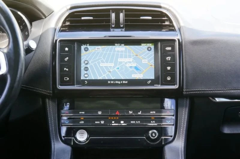 2017 Jaguar F-Pace - Image 18 of 20
