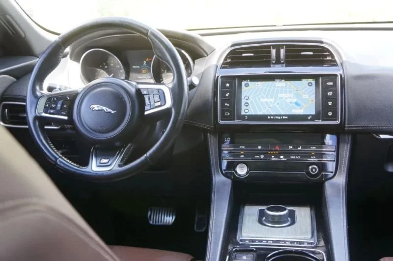 2017 Jaguar F-Pace - Image 17 of 20