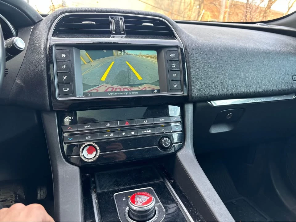 2017 Jaguar F-Pace - Image 11 of 12