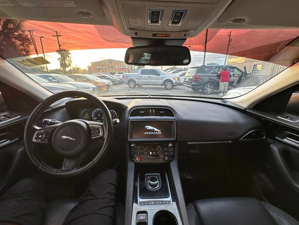 2017 Jaguar F-Pace - Image 18 of 19