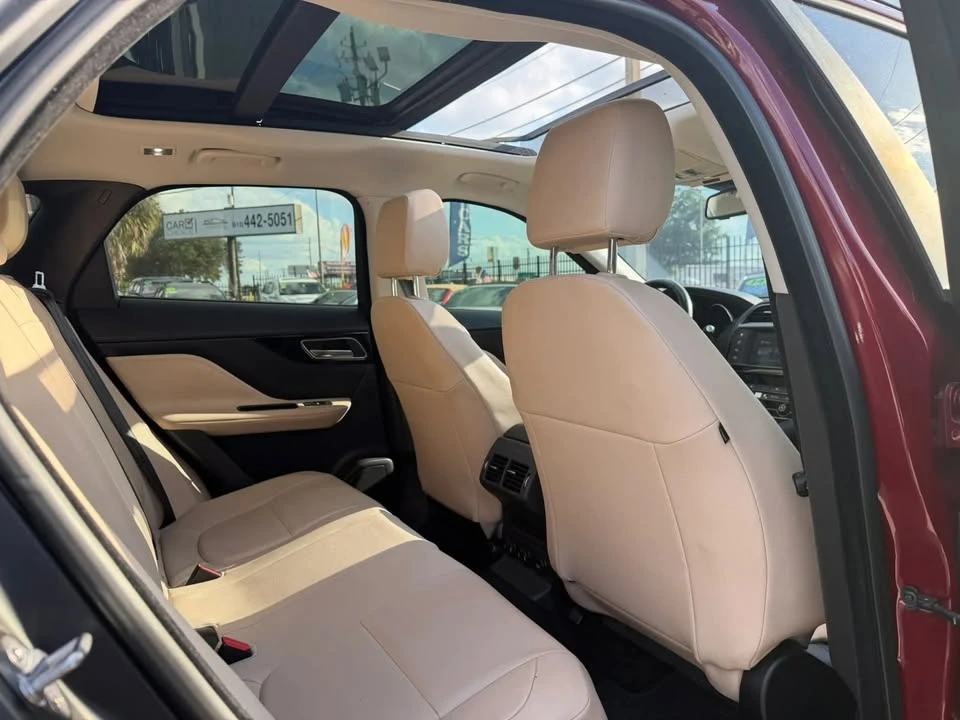 2017 Jaguar F-Pace - Image 11 of 18