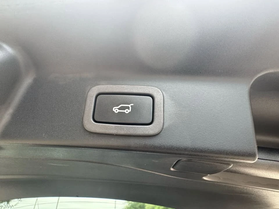 2017 Jaguar F-Pace - Image 14 of 20