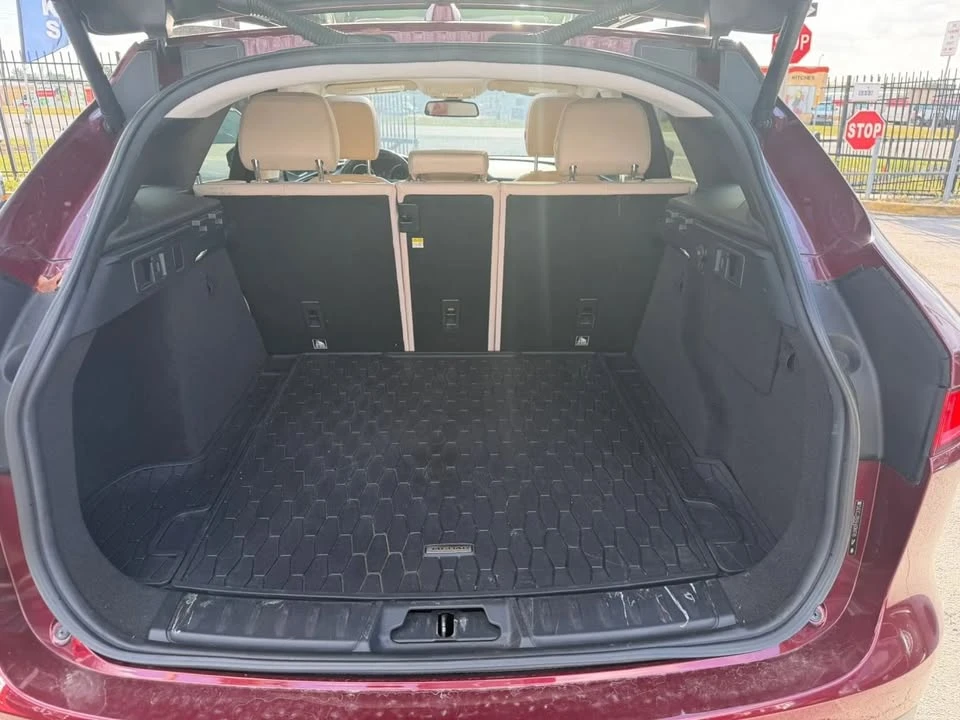 2017 Jaguar F-Pace - Image 10 of 18