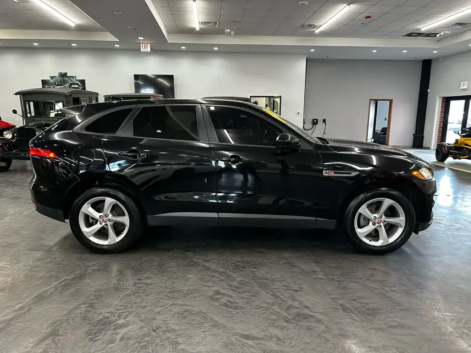 2017 Jaguar F-Pace - Image 5 of 19