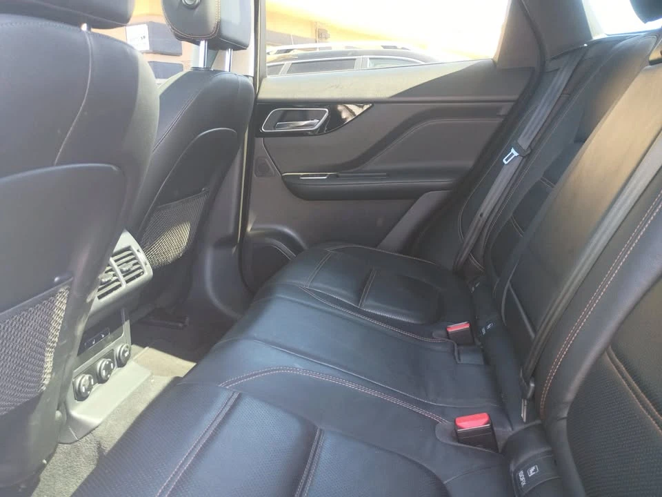2017 Jaguar F-Pace - Image 7 of 11