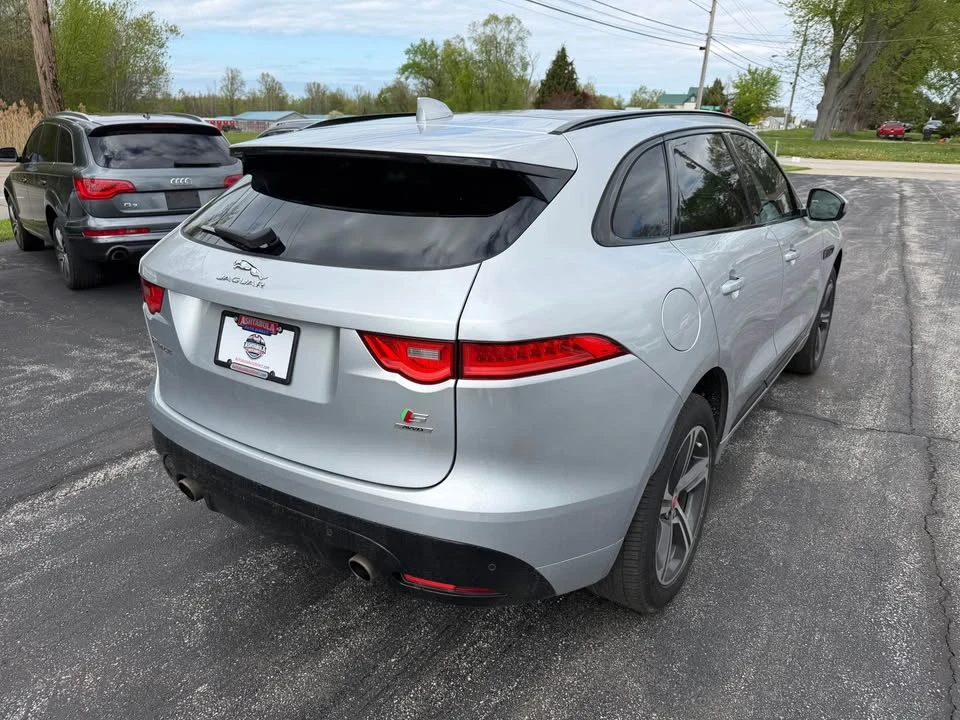 2017 Jaguar F-Pace - Image 11 of 14