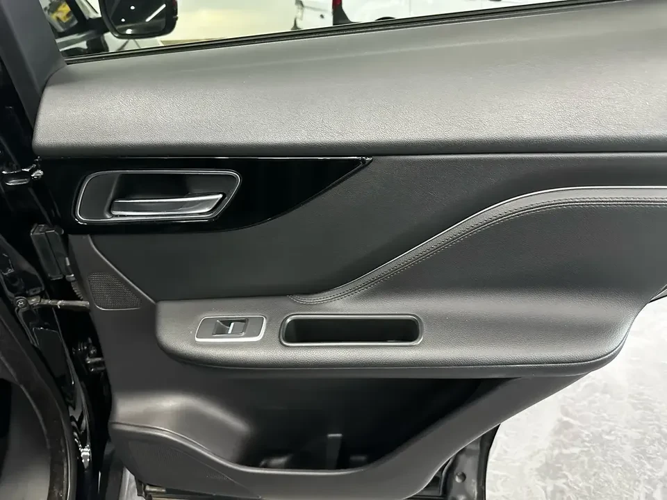 2017 Jaguar F-Pace - Image 17 of 19
