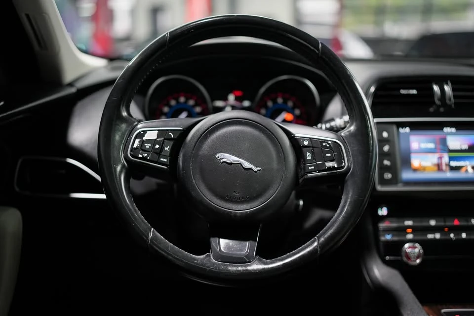 2017 Jaguar F-Pace - Image 14 of 18