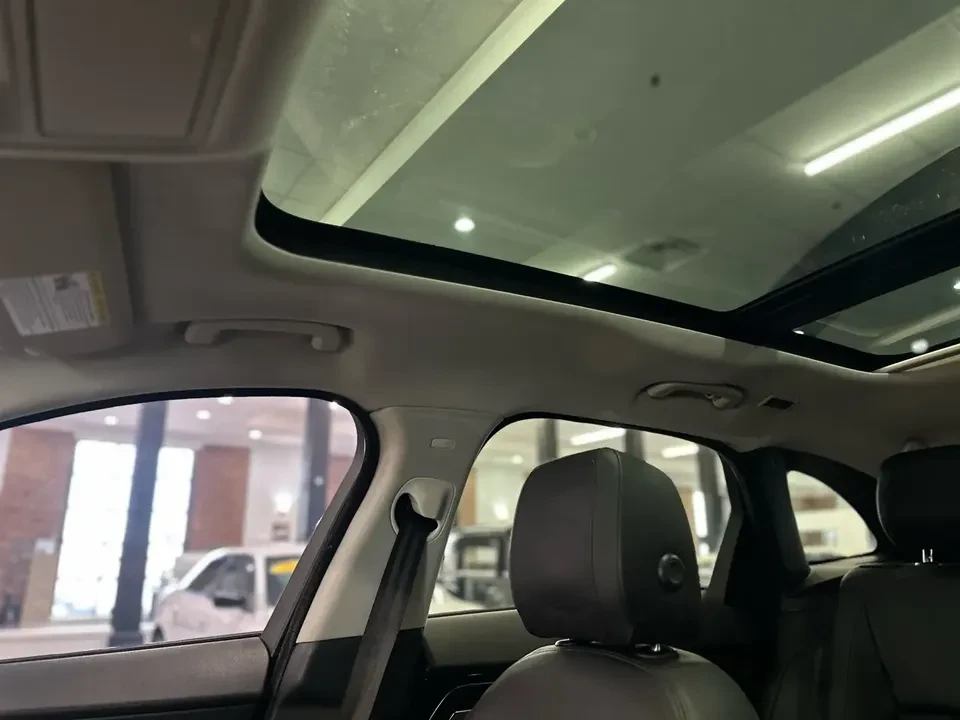2017 Jaguar F-Pace - Image 13 of 19