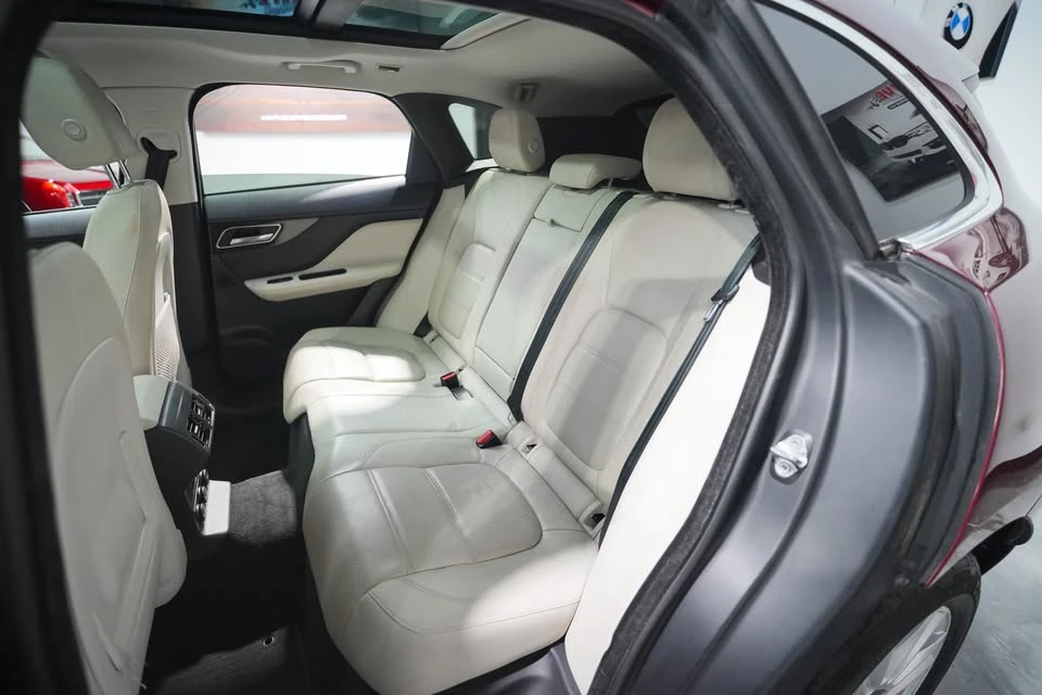 2017 Jaguar F-Pace - Image 17 of 18
