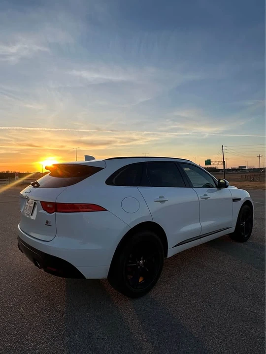 2017 Jaguar F-Pace - Image 5 of 13