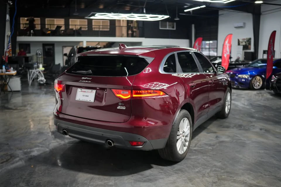 2017 Jaguar F-Pace - Image 9 of 18