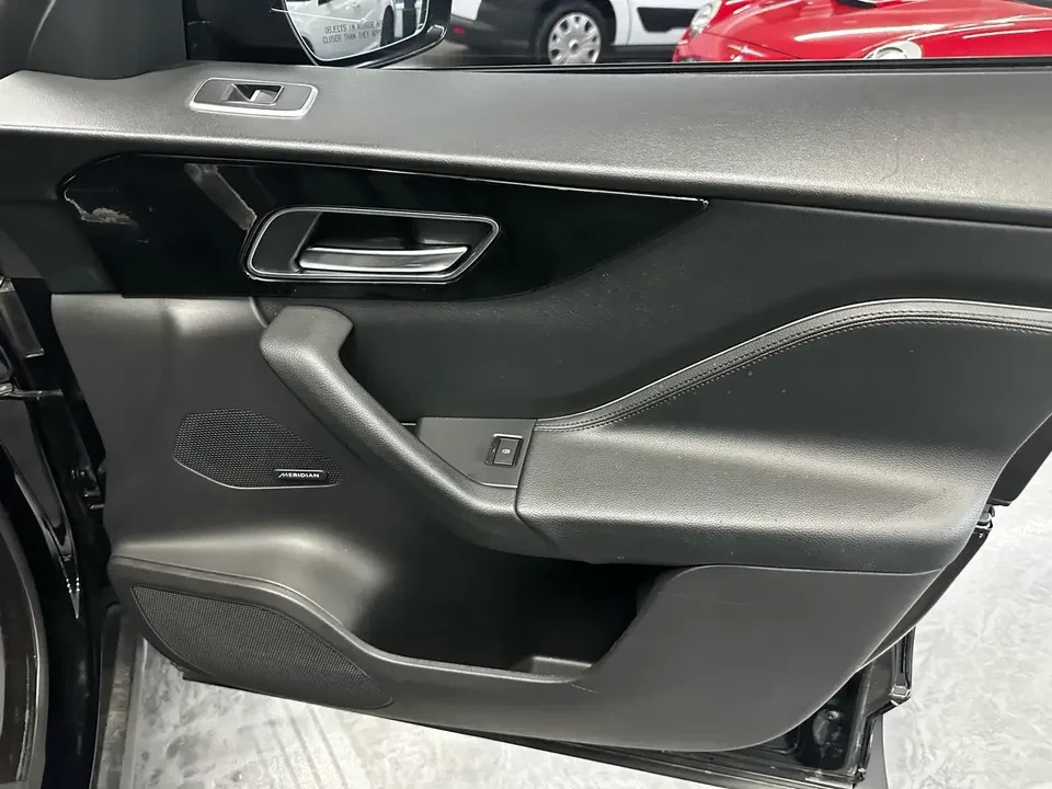 2017 Jaguar F-Pace - Image 16 of 19