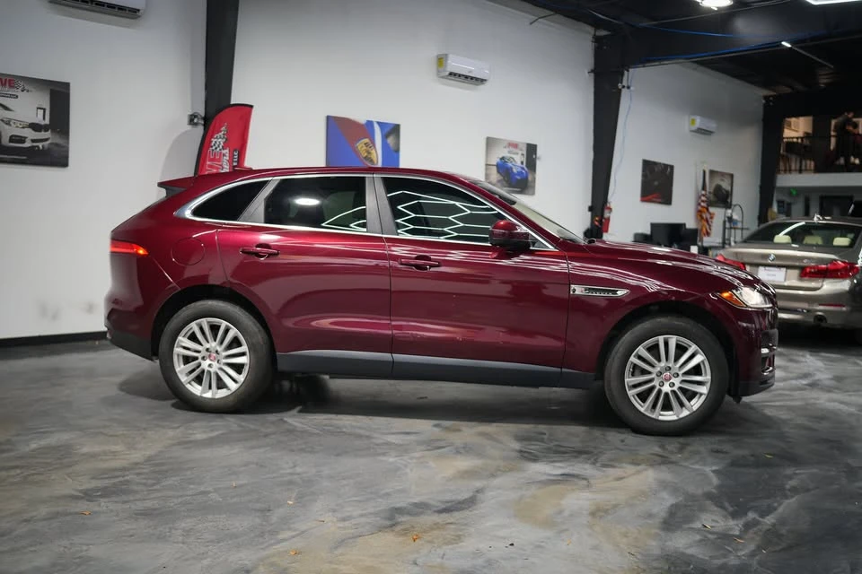 2017 Jaguar F-Pace - Image 8 of 18