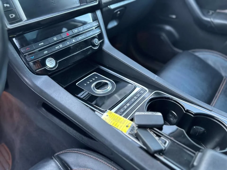 2017 Jaguar F-Pace - Image 18 of 20