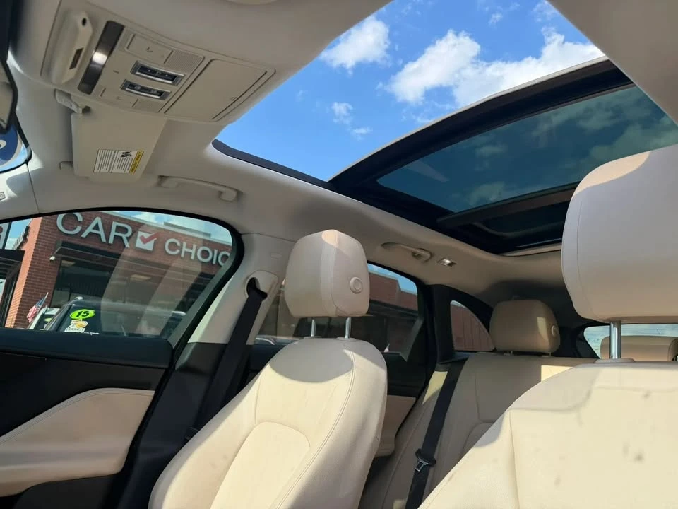 2017 Jaguar F-Pace - Image 8 of 18