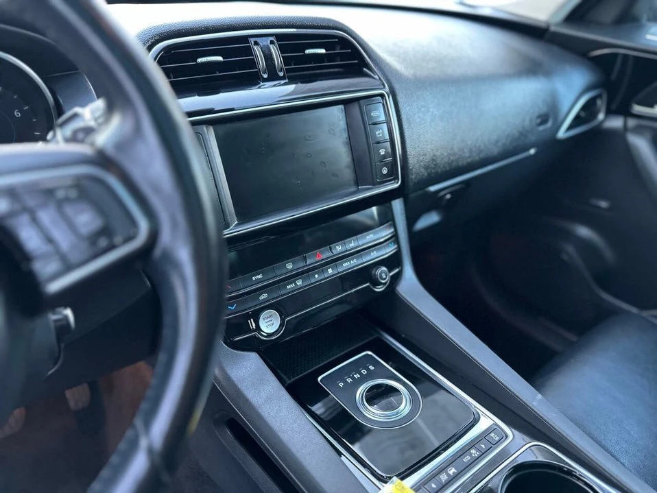 2017 Jaguar F-Pace - Image 13 of 20