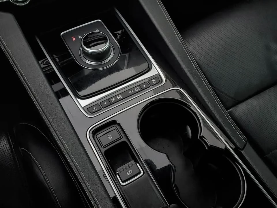 2017 Jaguar F-Pace - Image 15 of 18