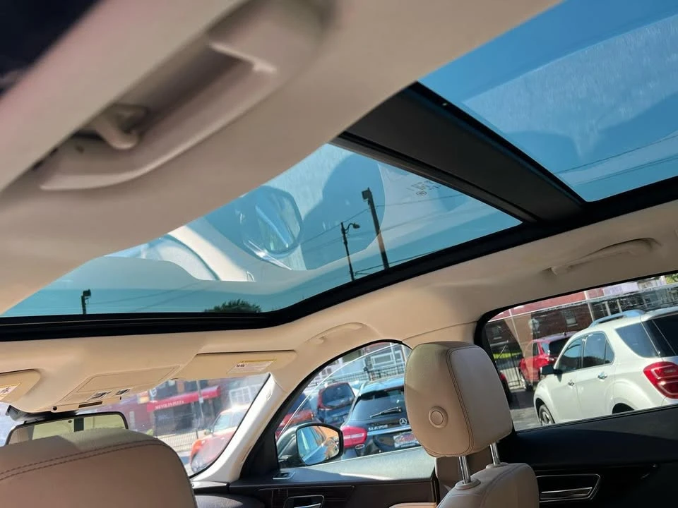 2017 Jaguar F-Pace - Image 16 of 20