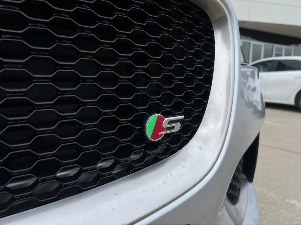 2017 Jaguar F-Pace - Image 3 of 20