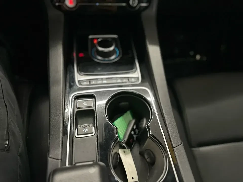 2017 Jaguar F-Pace - Image 14 of 19