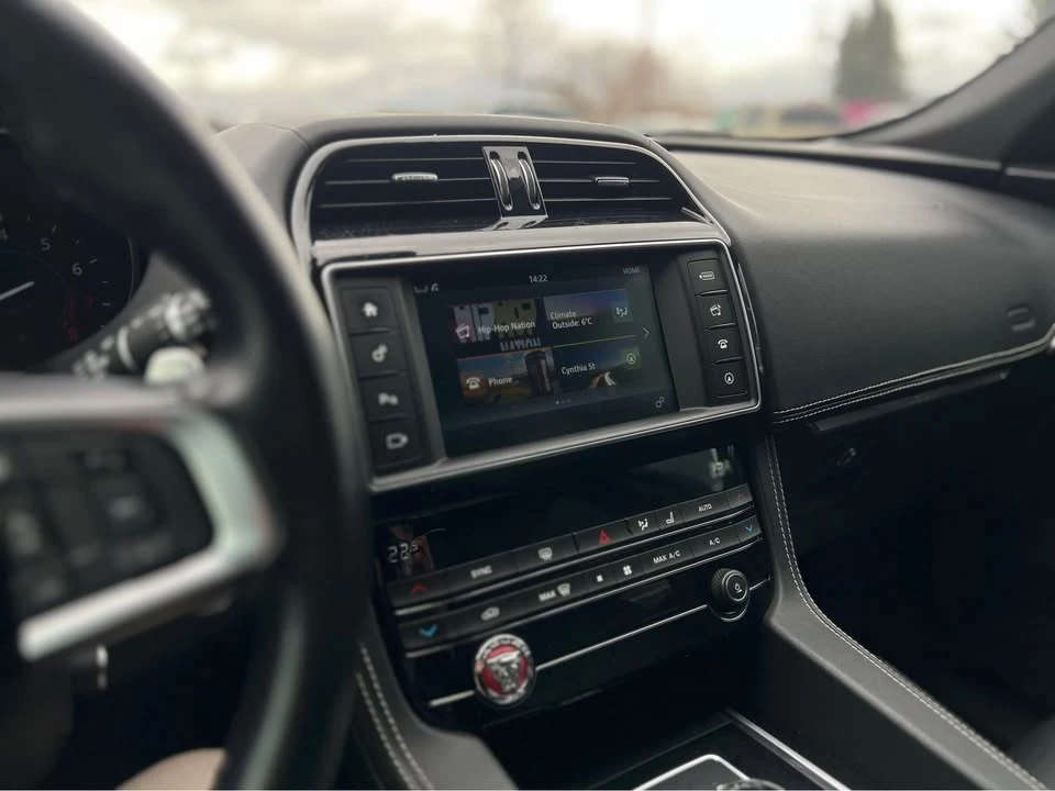 2017 Jaguar F-Pace - Image 19 of 20