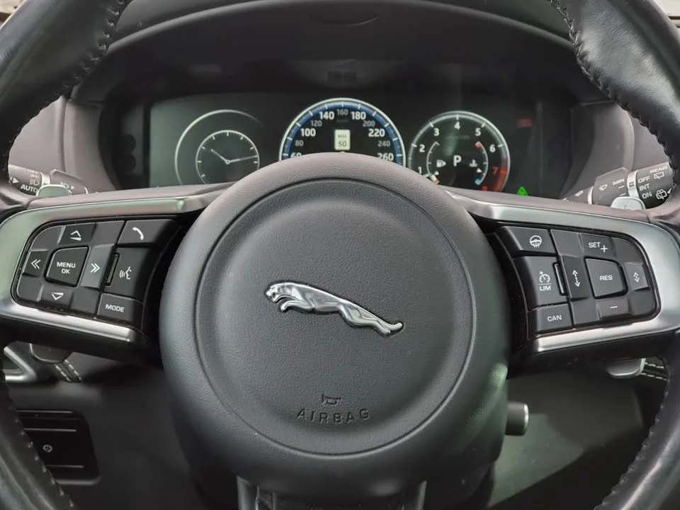 2017 Jaguar F-Pace - Image 10 of 18