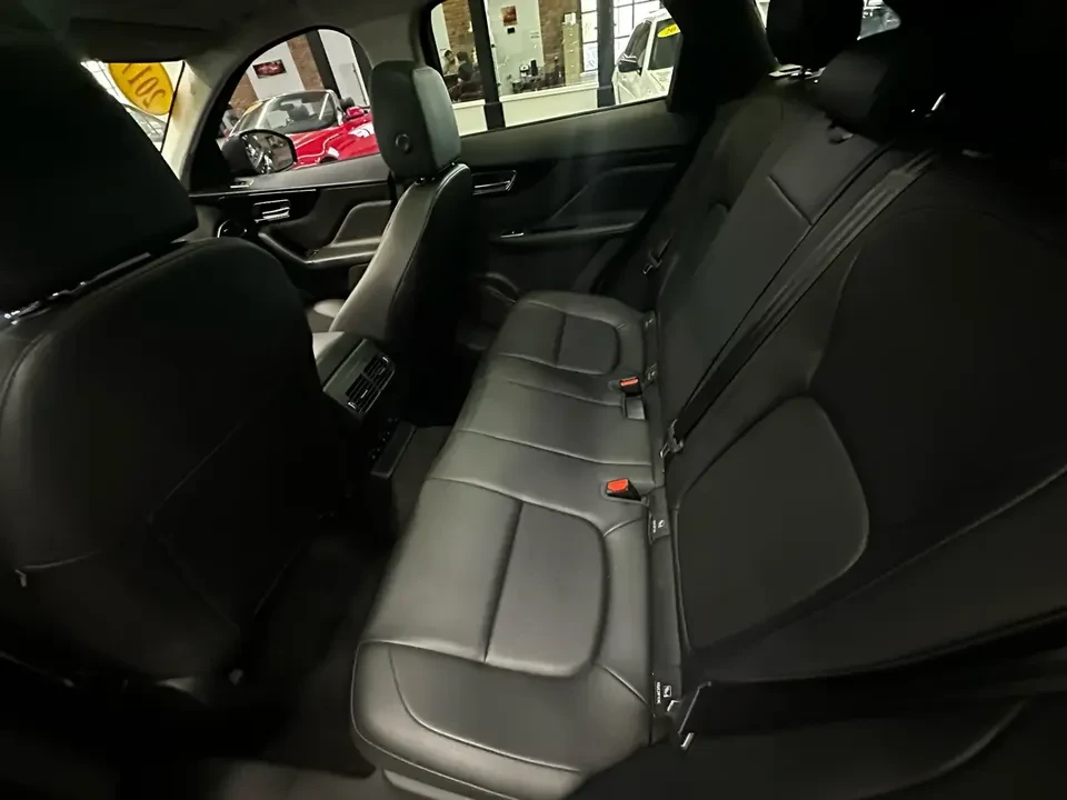 2017 Jaguar F-Pace - Image 9 of 19