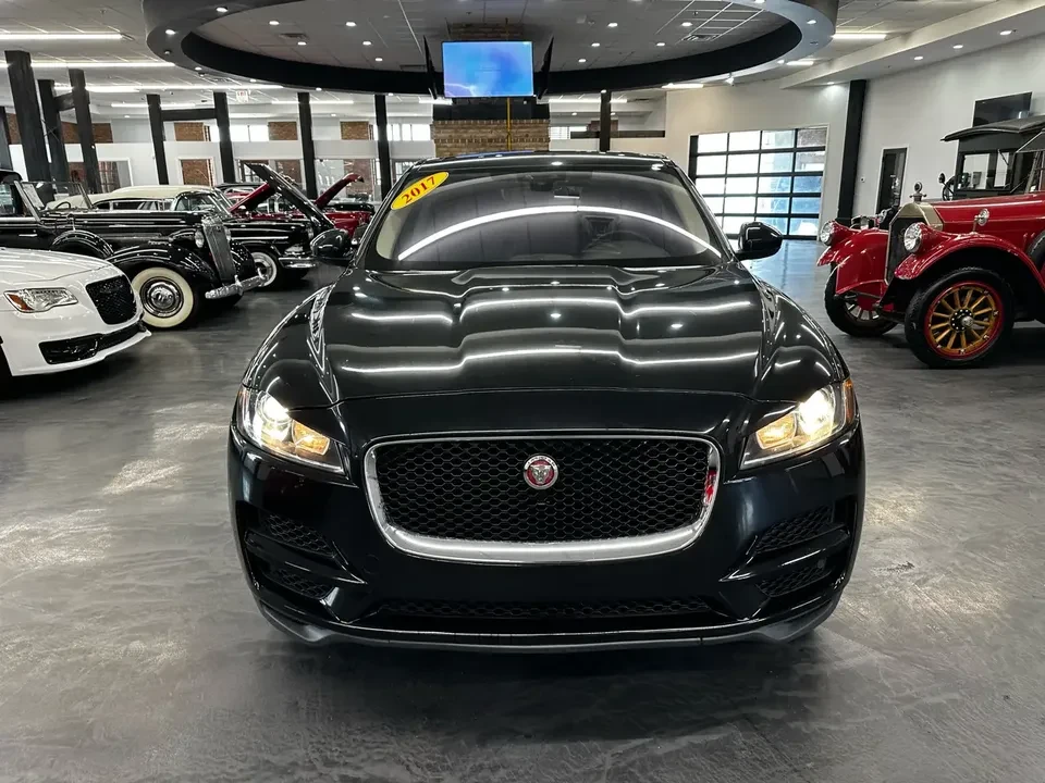 2017 Jaguar F-Pace - Image 2 of 19