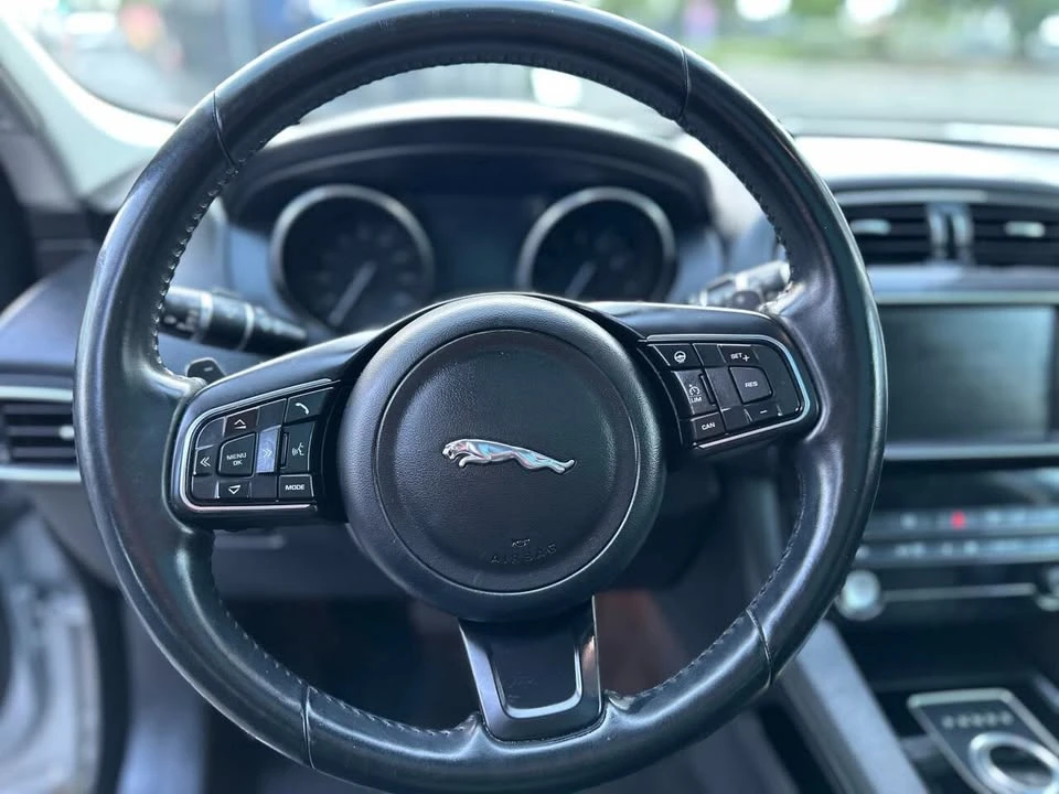 2017 Jaguar F-Pace - Image 11 of 20