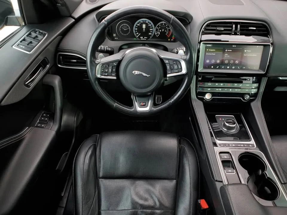 2017 Jaguar F-Pace - Image 9 of 18