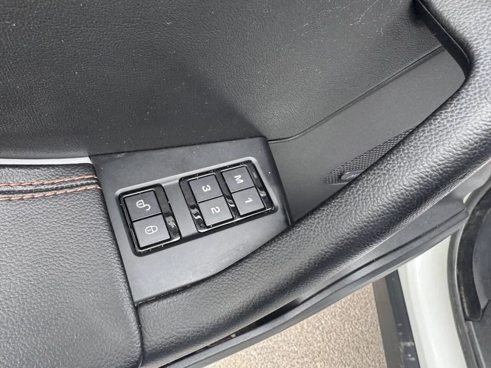 2017 Jaguar F-Pace - Image 10 of 20