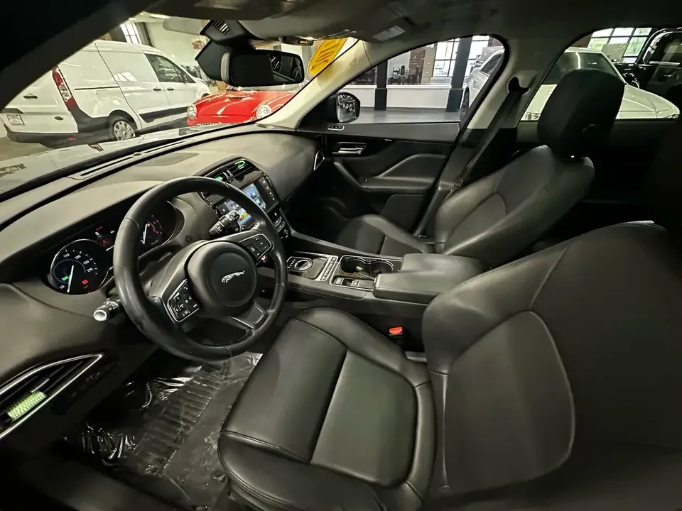 2017 Jaguar F-Pace - Image 8 of 19