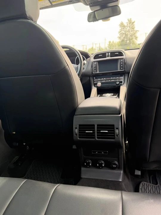 2017 Jaguar F-Pace - Image 5 of 11