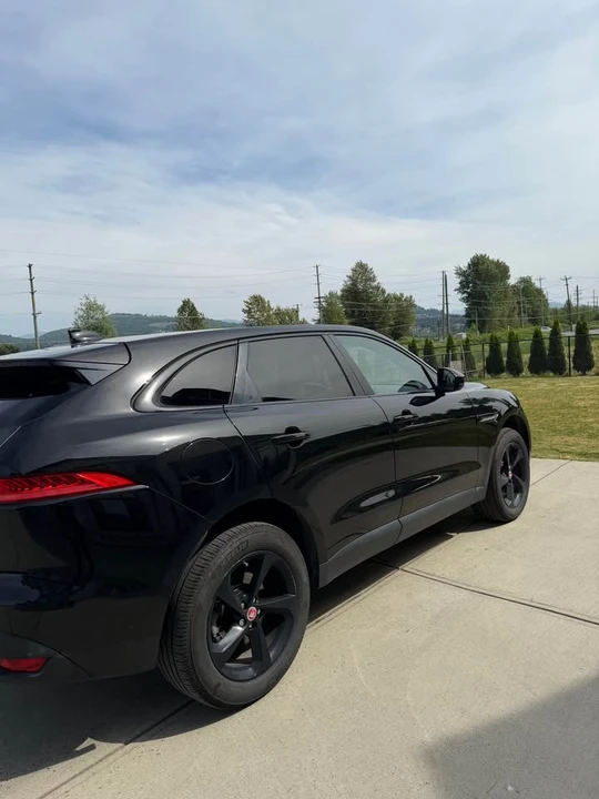 2017 Jaguar F-Pace - Image 2 of 11