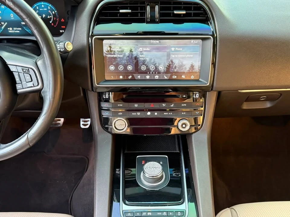 2017 Jaguar F-Pace - Image 10 of 17