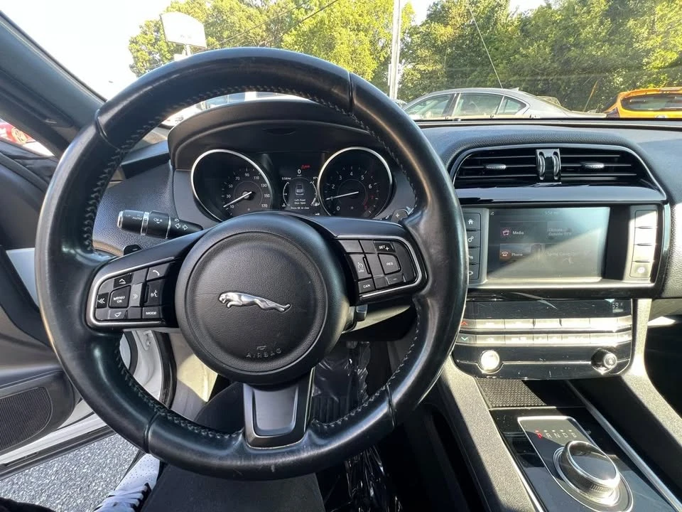 2017 Jaguar F-Pace - Image 13 of 20