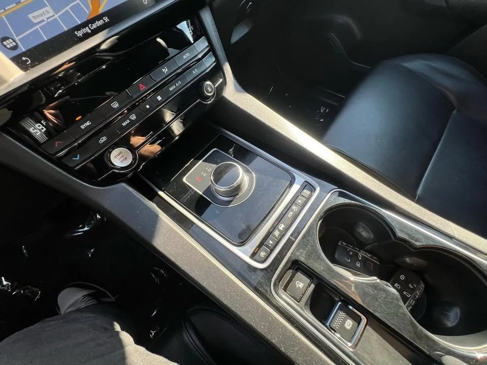 2017 Jaguar F-Pace - Image 17 of 20