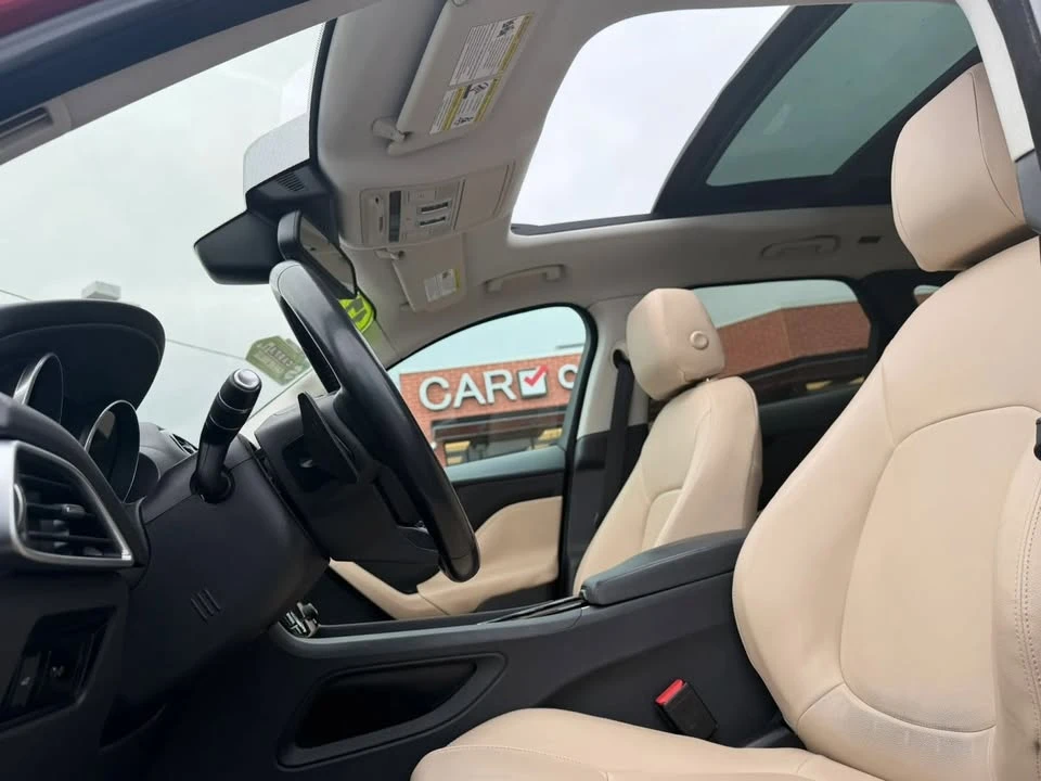 2017 Jaguar F-Pace - Image 9 of 20