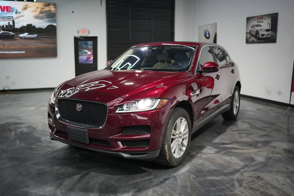 2017 Jaguar F-Pace - Image 3 of 18