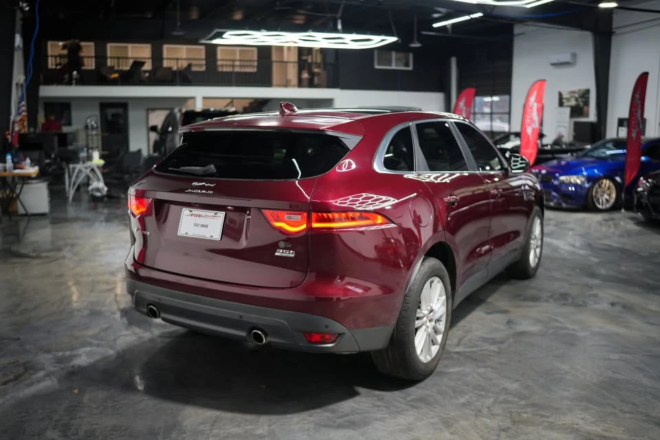 2017 Jaguar F-Pace - Image 9 of 18