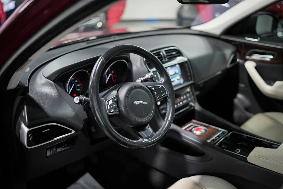 2017 Jaguar F-Pace - Image 12 of 18