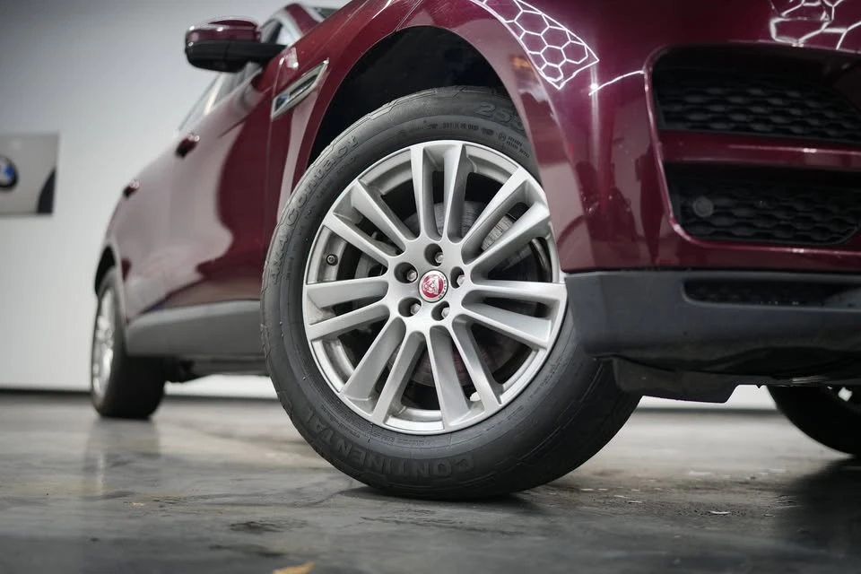 2017 Jaguar F-Pace - Image 2 of 18